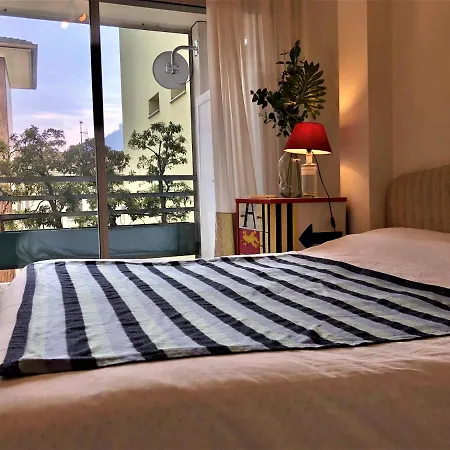 Mascalzone Latino, Center Apartamento